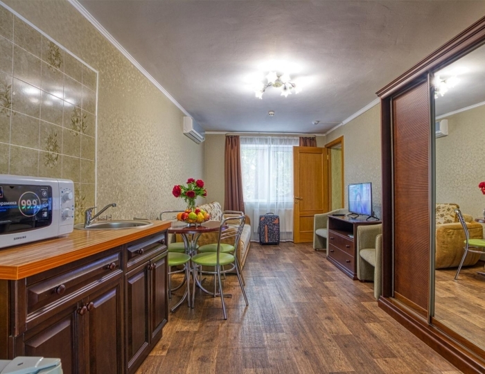Полулюкс двухкомнатный - Отель «Пеликан» Алушта